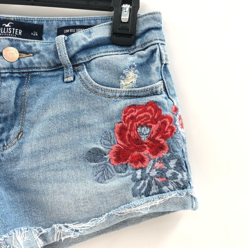 Hollister Low Rise Short Short Floral Embroidered cuff 0/24w - Picture 3 of 11